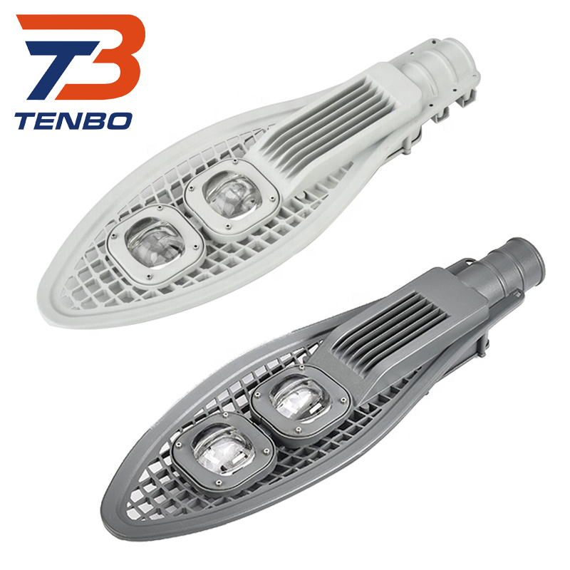 Die-cast aluminum housing for lamps