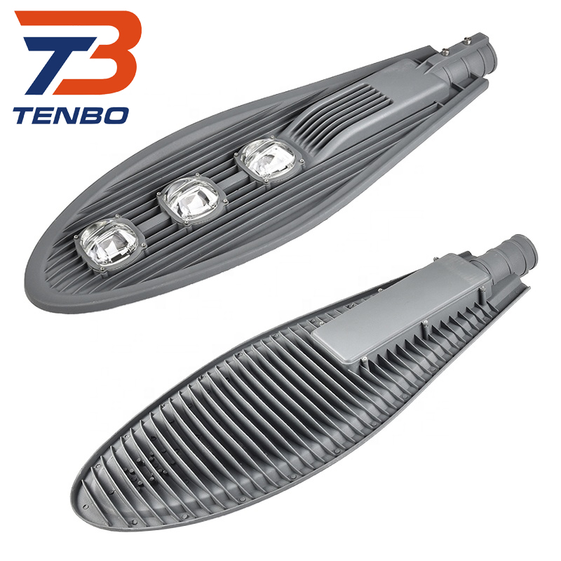 Die-cast aluminum housing for lamps