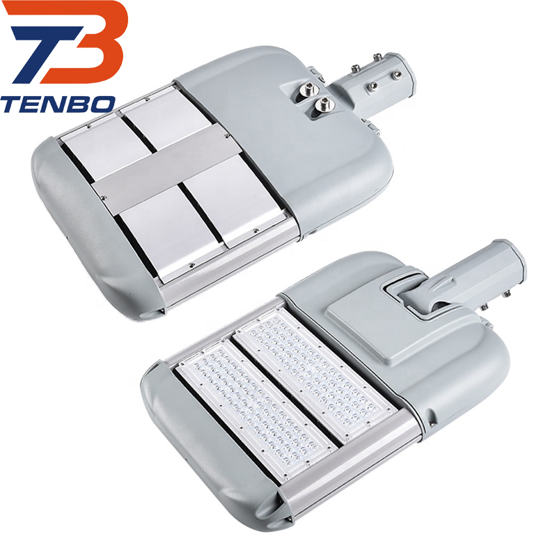 Die-cast aluminum housing for lamps